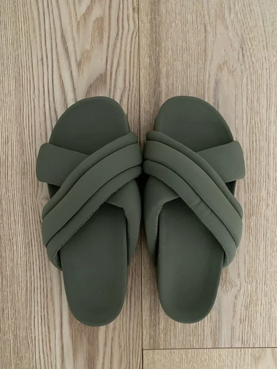 Huggy Slides - Picture 1 of 7